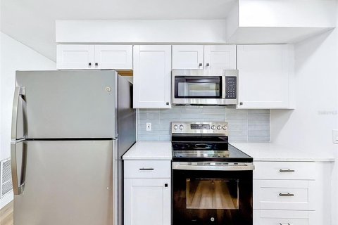 Villa ou maison à louer à Palm Harbor, Floride: 2 chambres, 91.79 m2 № 2118891 - photo 14