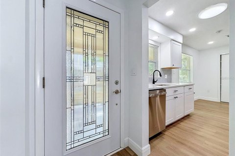Villa ou maison à louer à Palm Harbor, Floride: 2 chambres, 91.79 m2 № 2118891 - photo 11