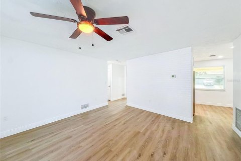 Villa ou maison à louer à Palm Harbor, Floride: 2 chambres, 91.79 m2 № 2118891 - photo 18