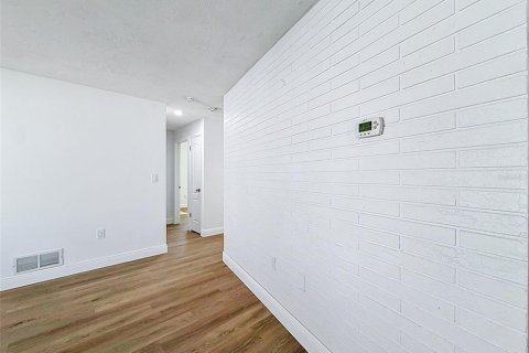 Villa ou maison à louer à Palm Harbor, Floride: 2 chambres, 91.79 m2 № 2118891 - photo 20