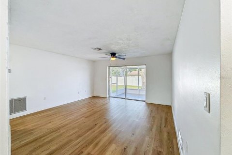 Villa ou maison à louer à Palm Harbor, Floride: 2 chambres, 91.79 m2 № 2118891 - photo 19