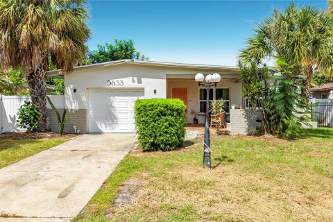 Villa ou maison à Saint Petersburg, Floride 3 chambres, 118.36 m2 № 2399388
