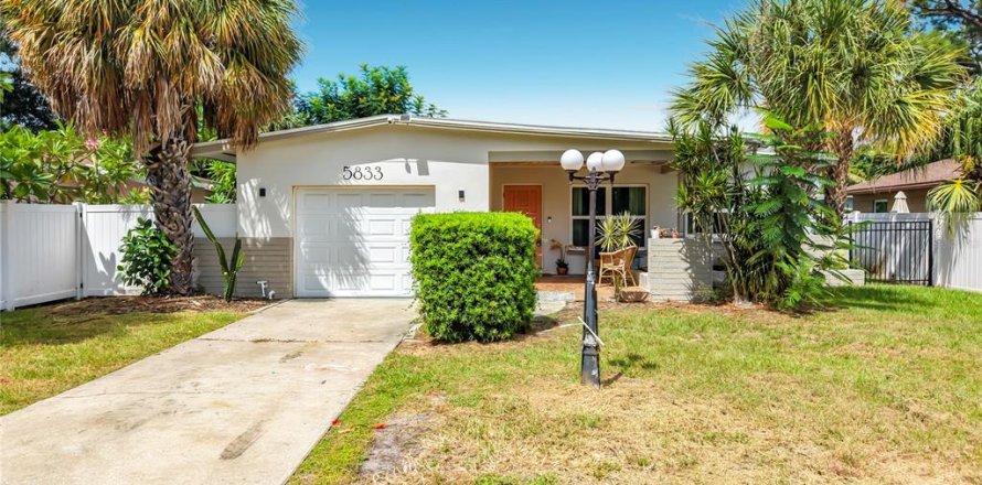 Villa ou maison à Saint Petersburg, Floride 3 chambres, 118.36 m2 № 2399388