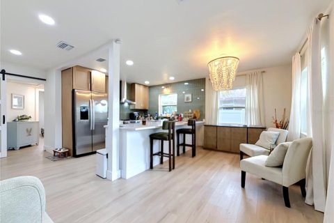 Villa ou maison à vendre à Saint Petersburg, Floride: 3 chambres, 118.36 m2 № 2399388 - photo 8