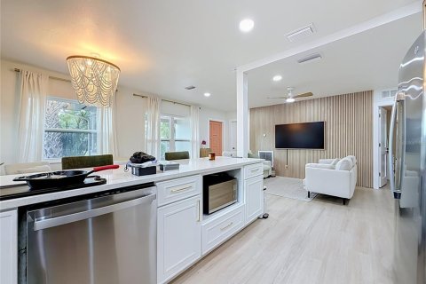 Villa ou maison à vendre à Saint Petersburg, Floride: 3 chambres, 118.36 m2 № 2399388 - photo 18