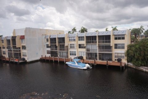 Condominio en venta en Pompano Beach, Florida, 2 dormitorios, 96.15 m2 № 2022449 - foto 4