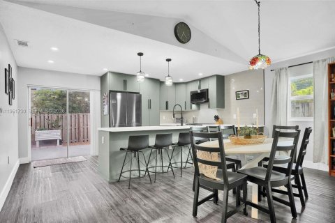 Casa en Davie, Florida 3 dormitorios, 120.49 m2 № 2023701