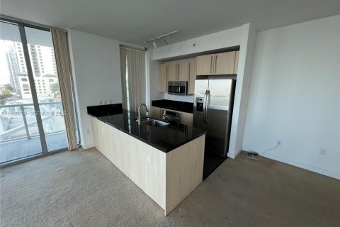 Condo in Miami, Florida, 2 bedrooms  № 2031737 - photo 2