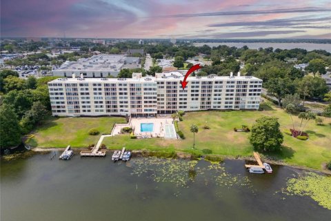 Condominio en venta en Winter Haven, Florida, 2 dormitorios, 110.55 m2 № 1734435 - foto 1
