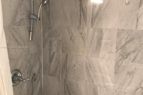 Condo in Miami, Florida, 1 bedroom  № 1944953 - photo 24