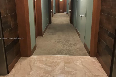 Condo in Miami, Florida, 1 bedroom  № 1944953 - photo 12