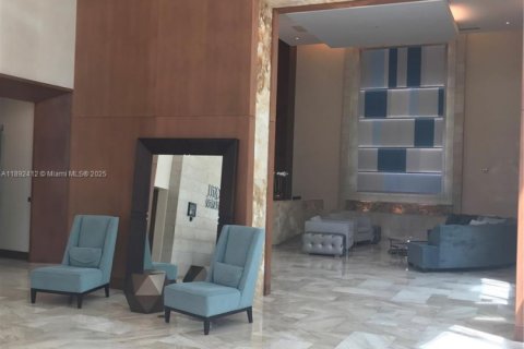 Condo in Miami, Florida, 1 bedroom  № 1944953 - photo 6