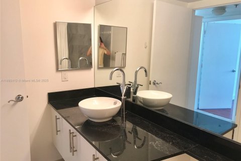 Condo in Miami, Florida, 1 bedroom  № 1944953 - photo 22