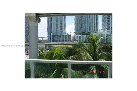 Condo in Miami, Florida, 1 bedroom  № 1944953 - photo 19
