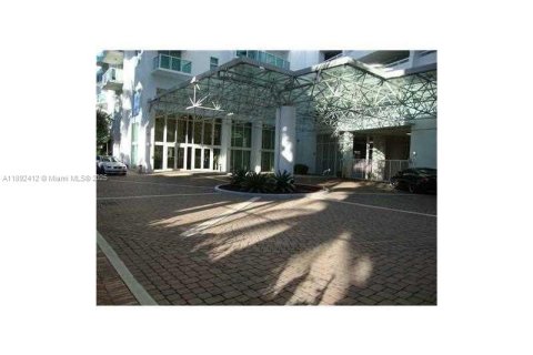 Condo in Miami, Florida, 1 bedroom  № 1944953 - photo 1