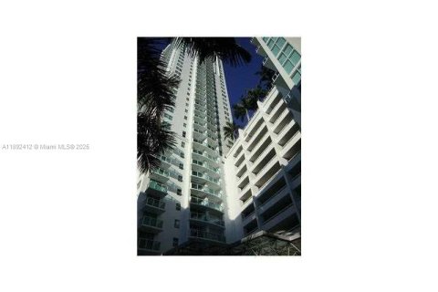 Condo in Miami, Florida, 1 bedroom  № 1944953 - photo 2