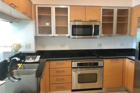 Condo in Miami, Florida, 1 bedroom  № 1944953 - photo 13
