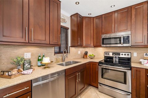 Condo in Sarasota, Florida, 1 bedroom  № 1675071 - photo 13