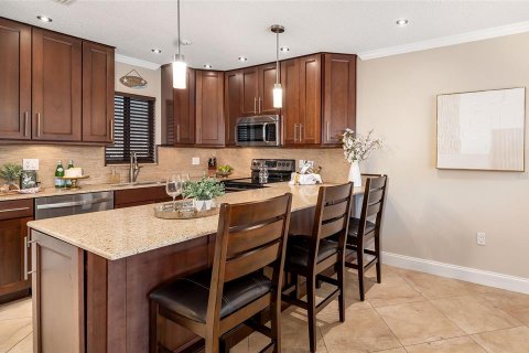 Condo in Sarasota, Florida, 1 bedroom  № 1675071 - photo 12