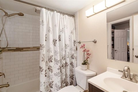 Condo in Sarasota, Florida, 1 bedroom  № 1675071 - photo 24