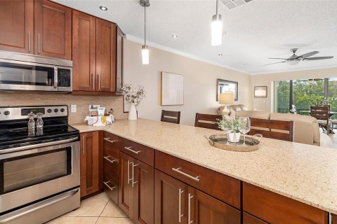 Condo in Sarasota, Florida, 1 bedroom  № 1675071 - photo 14