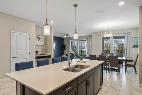 House in Davenport, Florida 6 bedrooms, 325.25 sq.m. № 1724270 - photo 14