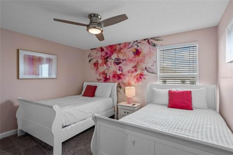 House in Davenport, Florida 6 bedrooms, 325.25 sq.m. № 1724270 - photo 30