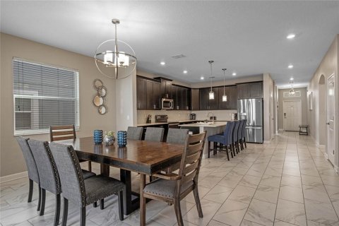 House in Davenport, Florida 6 bedrooms, 325.25 sq.m. № 1724270 - photo 9