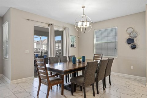 House in Davenport, Florida 6 bedrooms, 325.25 sq.m. № 1724270 - photo 8