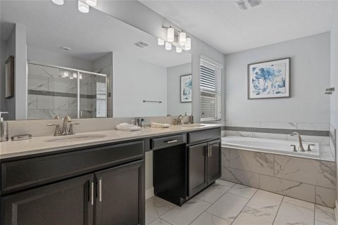 House in Davenport, Florida 6 bedrooms, 325.25 sq.m. № 1724270 - photo 26