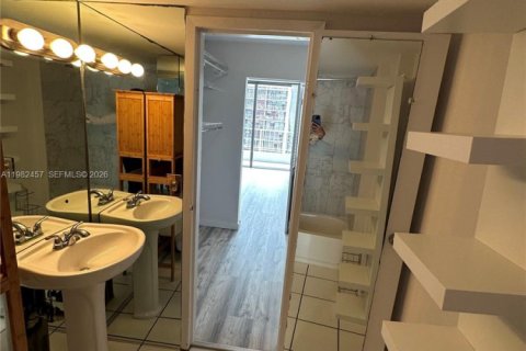 Copropriété à louer à Miami, Floride: 1 chambre, 56.86 m2 № 2049201 - photo 15