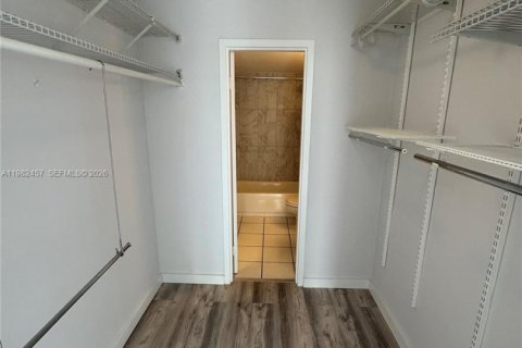 Copropriété à louer à Miami, Floride: 1 chambre, 56.86 m2 № 2049201 - photo 12