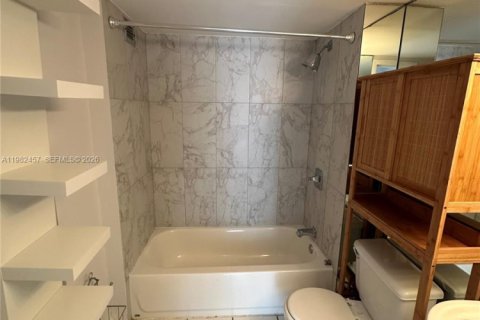 Copropriété à louer à Miami, Floride: 1 chambre, 56.86 m2 № 2049201 - photo 14