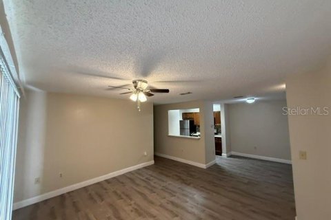 Condominio en venta en Gainesville, Florida, 2 dormitorios, 88.26 m2 № 2217242 - foto 3