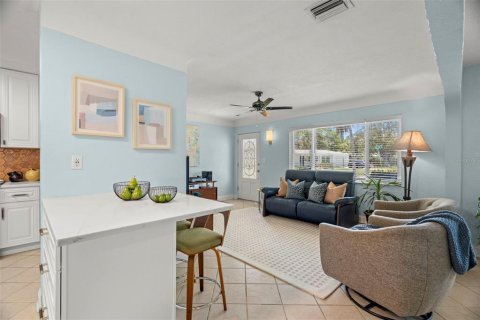 Casa en venta en Saint Petersburg, Florida, 3 dormitorios, 120.77 m2 № 1800268 - foto 3