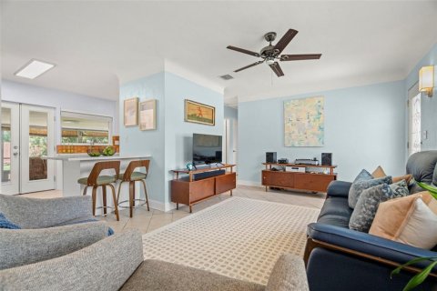 Casa en venta en Saint Petersburg, Florida, 3 dormitorios, 120.77 m2 № 1800268 - foto 2