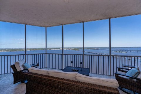 Condo in Fort Myers, Florida, 3 bedrooms  № 1642836 - photo 1