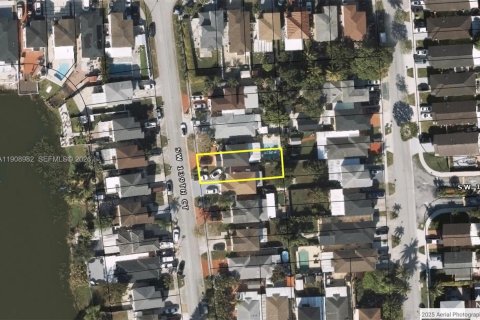 Casa en alquiler en Miami, Florida, 4 dormitorios, 155.61 m2 № 1964760 - foto 30