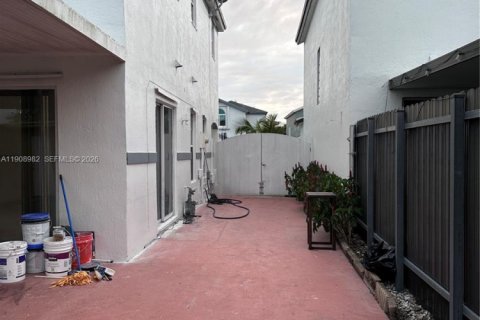 Casa en alquiler en Miami, Florida, 4 dormitorios, 155.61 m2 № 1964760 - foto 28