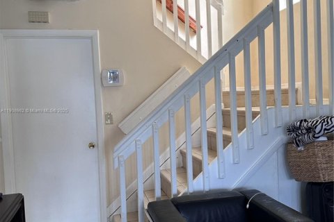 Casa en alquiler en Miami, Florida, 4 dormitorios, 155.61 m2 № 1964760 - foto 10