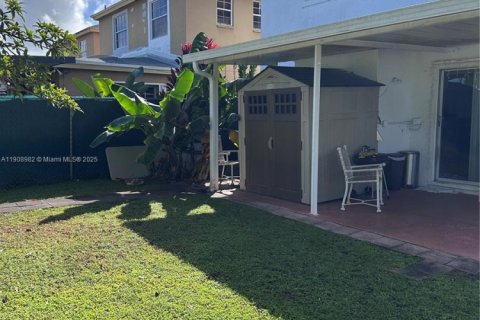 Casa en alquiler en Miami, Florida, 4 dormitorios, 155.61 m2 № 1964760 - foto 18