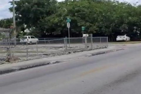 Commercial property in Homestead, Florida № 2082261 - photo 14