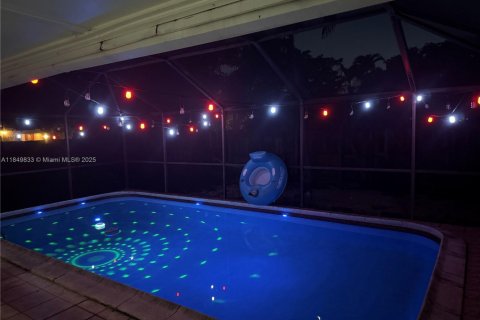 House in Miramar, Florida 3 bedrooms, 156.82 sq.m. № 1857192 - photo 7