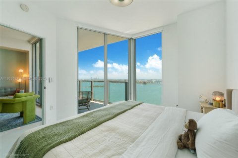 Condo in Miami, Florida, 1 bedroom  № 1992176 - photo 12