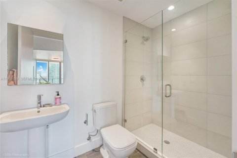 Condo in Miami, Florida, 1 bedroom  № 1992176 - photo 10