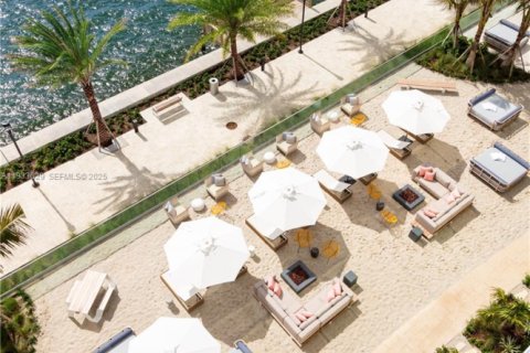 Condo in Miami, Florida, 1 bedroom  № 1992176 - photo 21