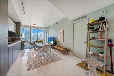 Condo in Miami, Florida, 1 bedroom  № 1992176 - photo 7