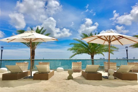 Condo in Miami, Florida, 1 bedroom  № 1992176 - photo 28