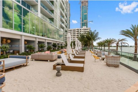 Condo in Miami, Florida, 1 bedroom  № 1992176 - photo 25