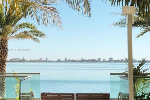 Condo in Miami, Florida, 1 bedroom  № 1992176 - photo 29